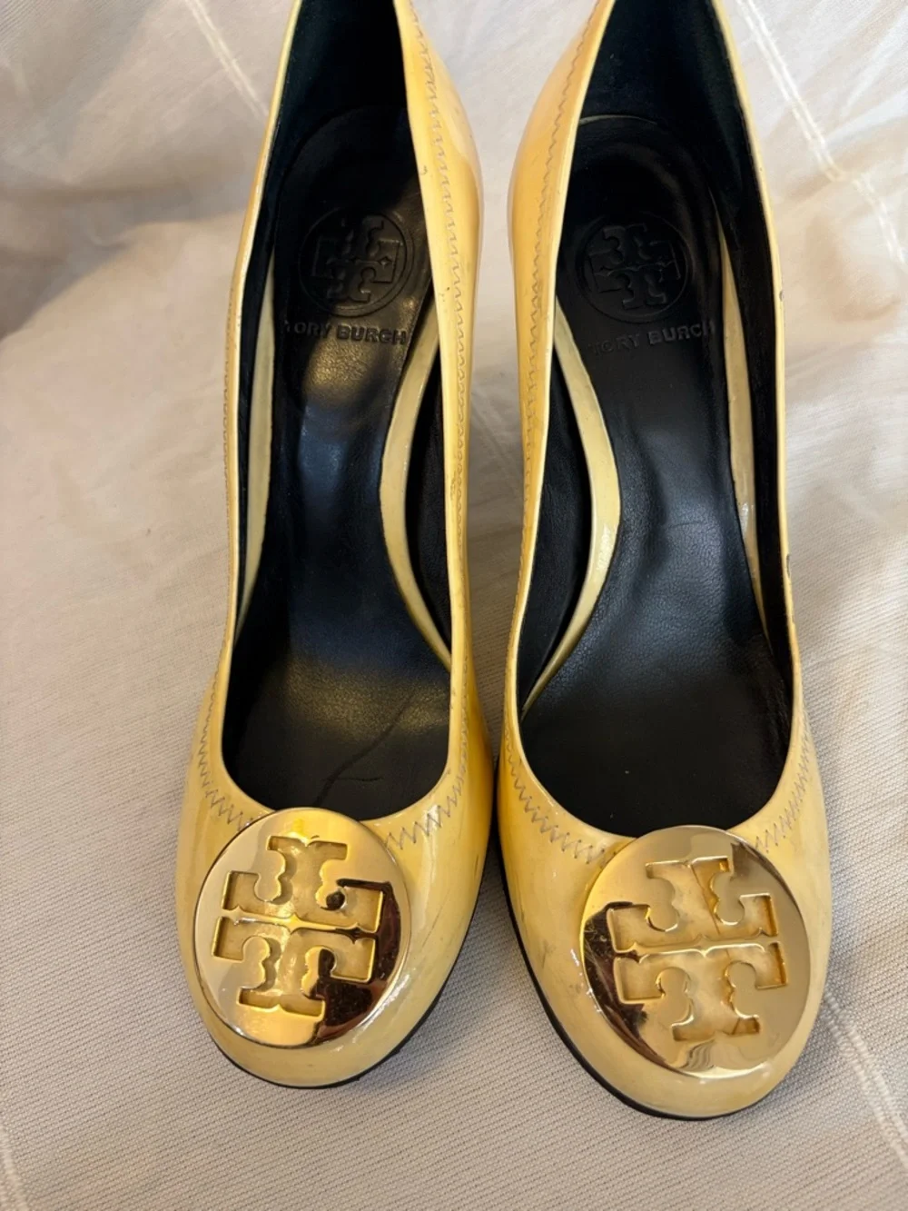 Tory Burch Cream Maddie Pump‎ Leather heels 8 Gold Hardware!!